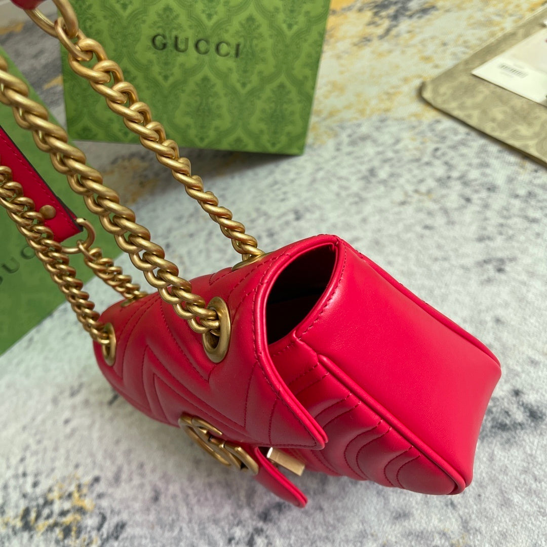 GG Marmont Medium Shoulder Bag