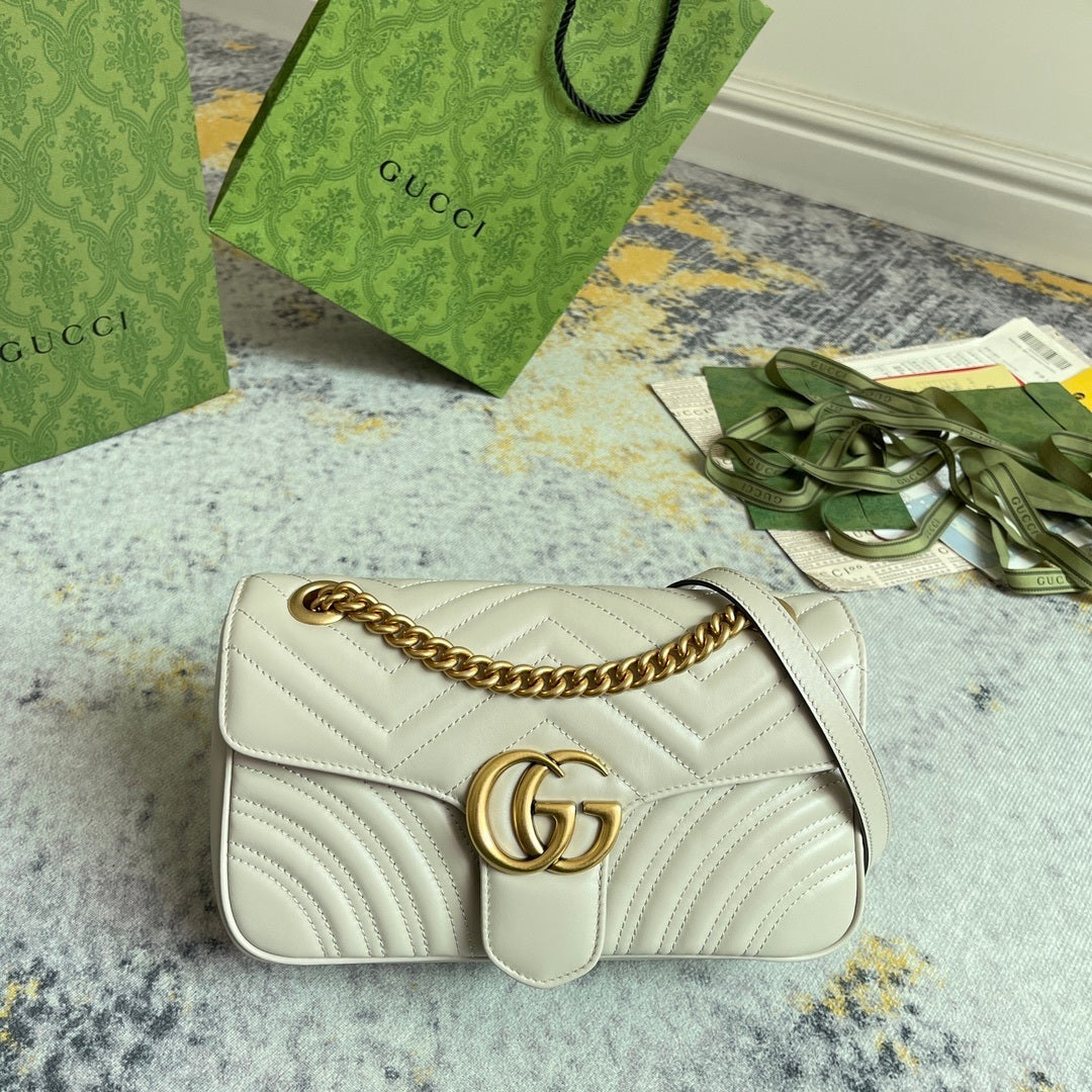 GG Marmont Medium Shoulder Bag
