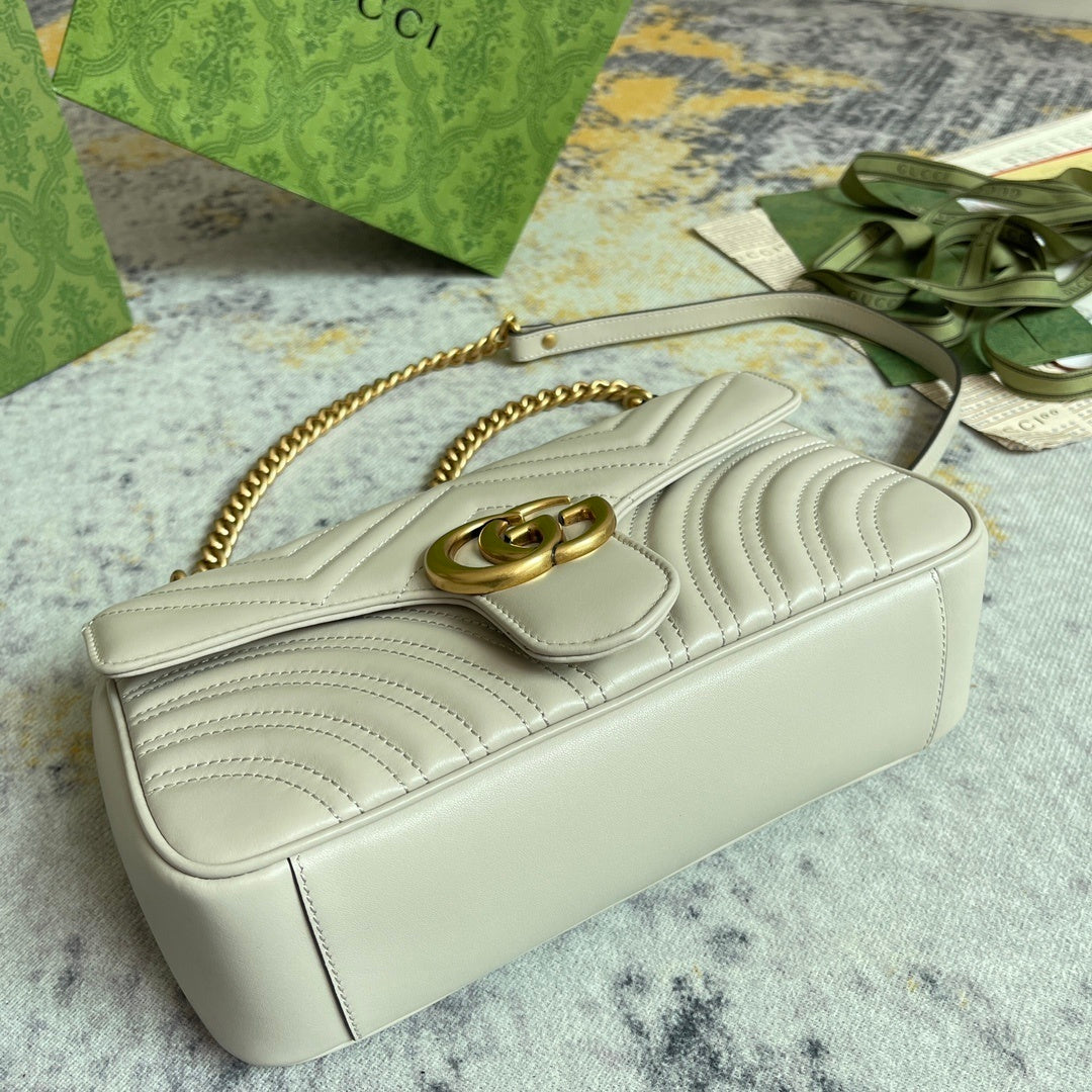 GG Marmont Medium Shoulder Bag