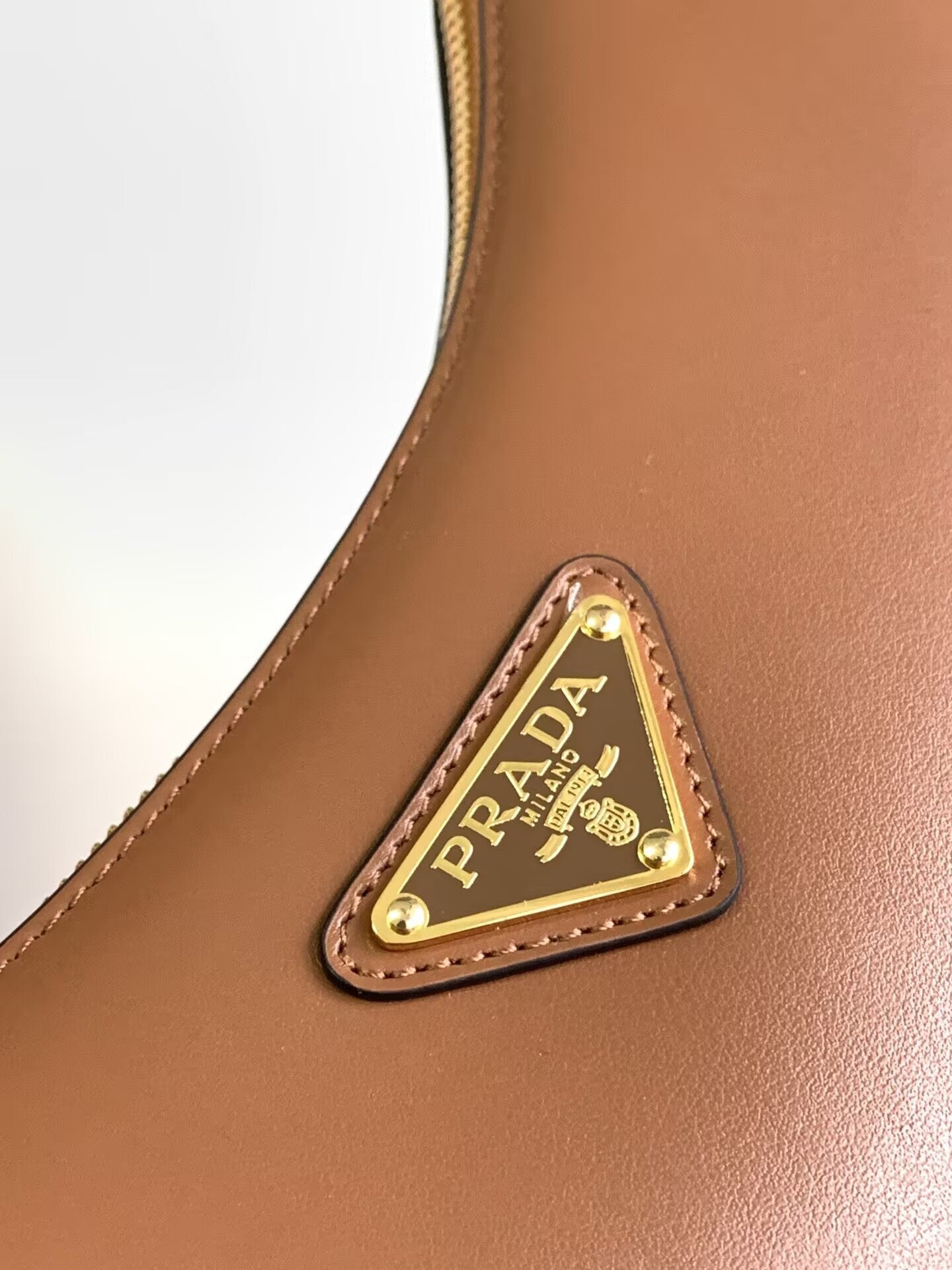 Arque Small Shoulder Bag