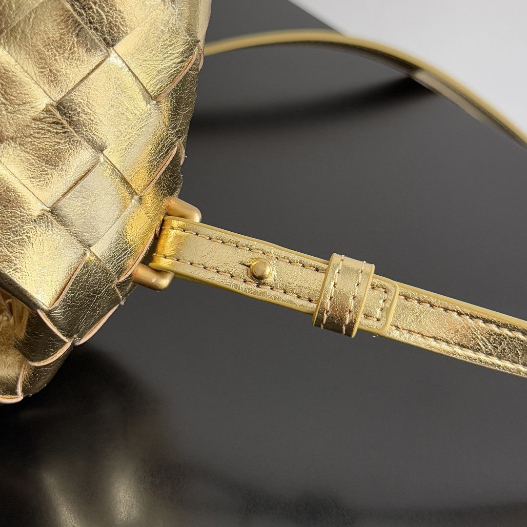 Hop Mini Shoulder Bag