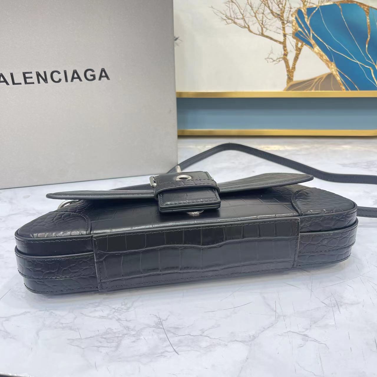 Lindsay Small Shoulder Bag