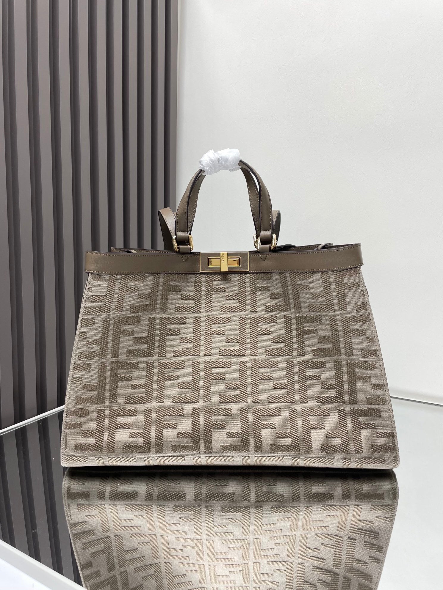 Peekaboo X-Lite Tote Bag