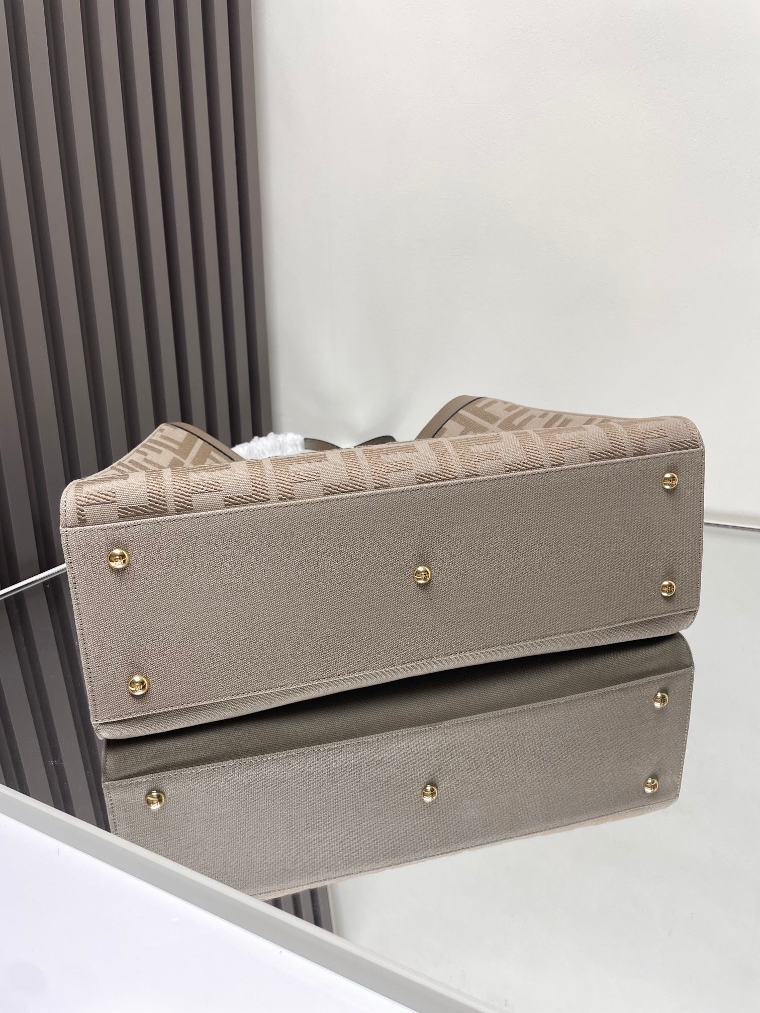 Peekaboo X-Lite Tote Bag