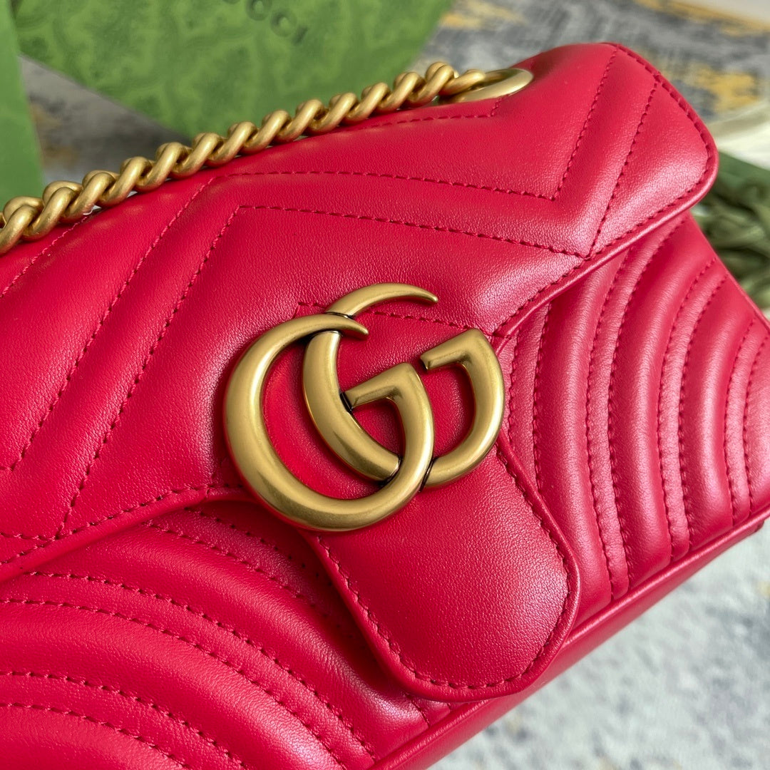 GG Marmont Medium Shoulder Bag