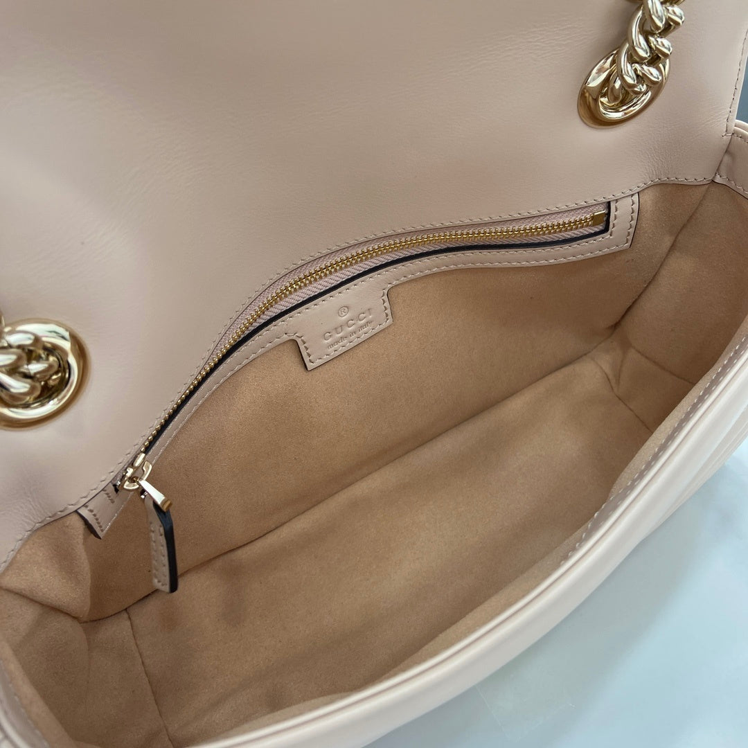 GG Marmont Medium Shoulder Bag