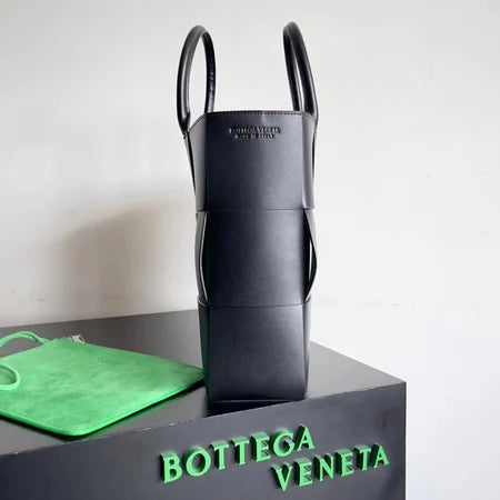 Arco Tote Medium Bag