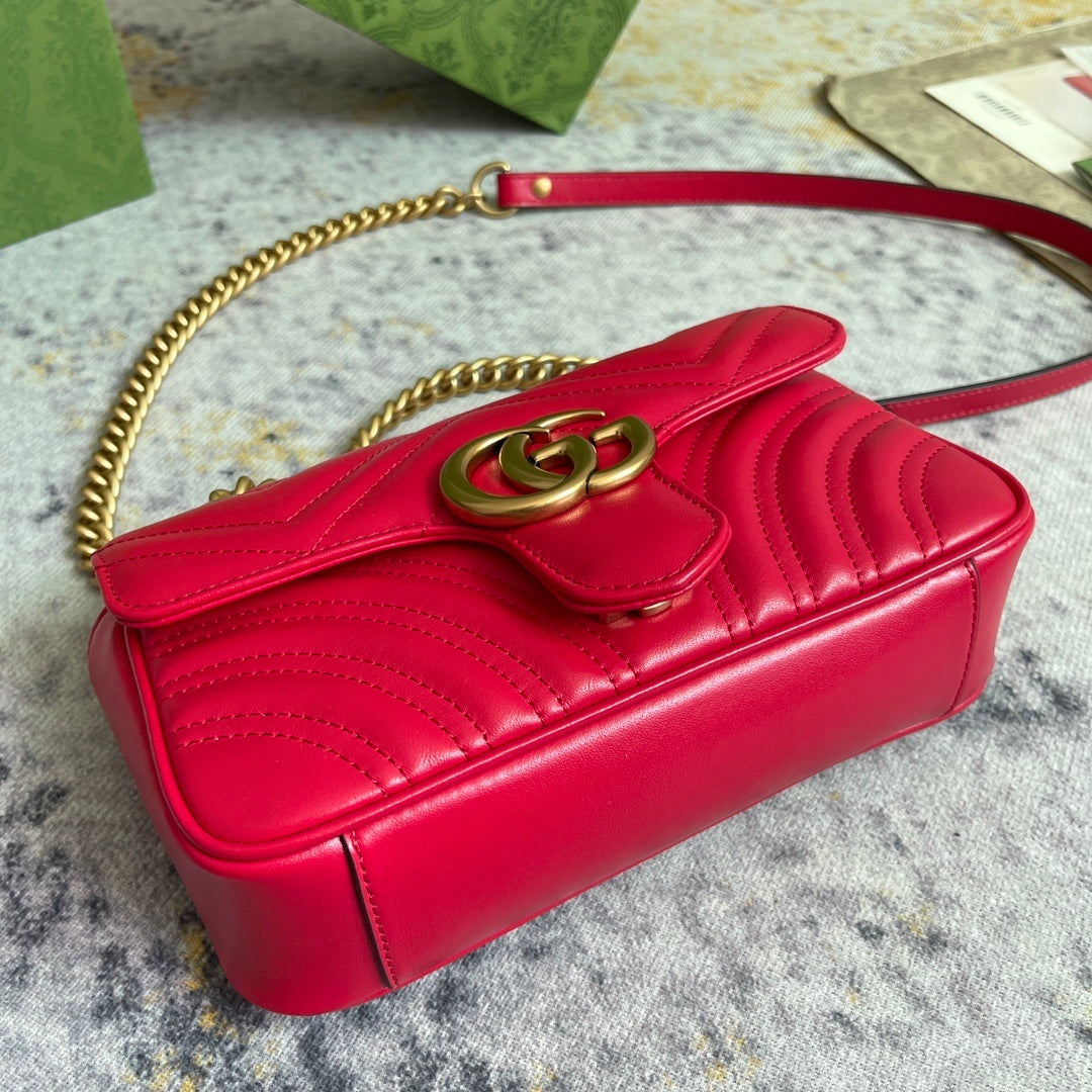 GG Marmont Medium Shoulder Bag