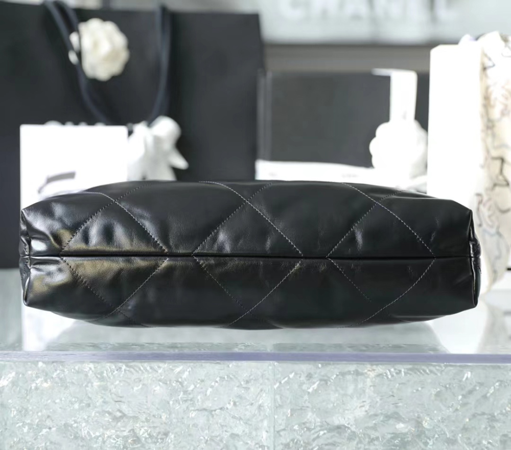 Chanel 22 Shiny Calfskin Small Handbag