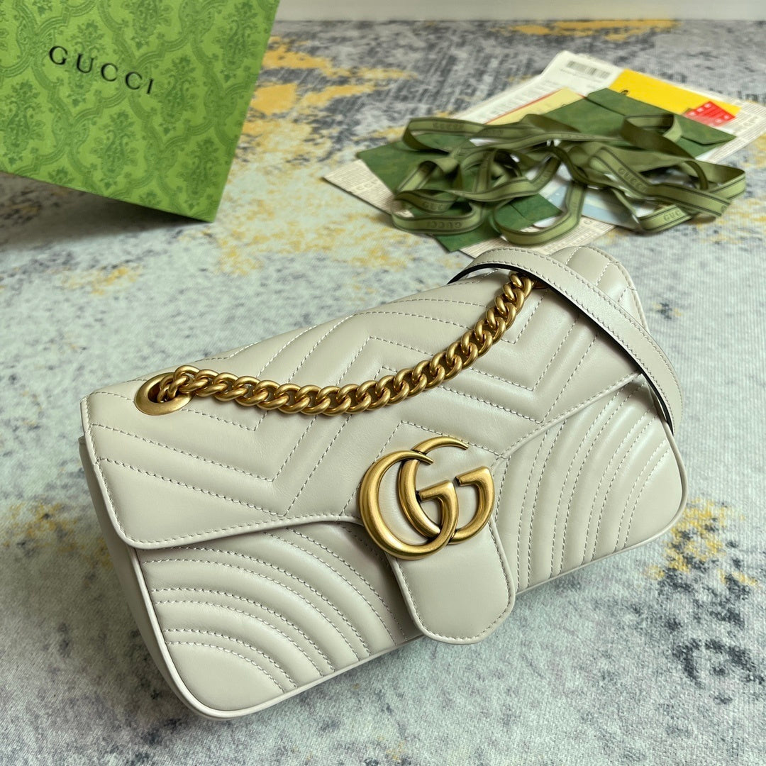 GG Marmont Medium Shoulder Bag