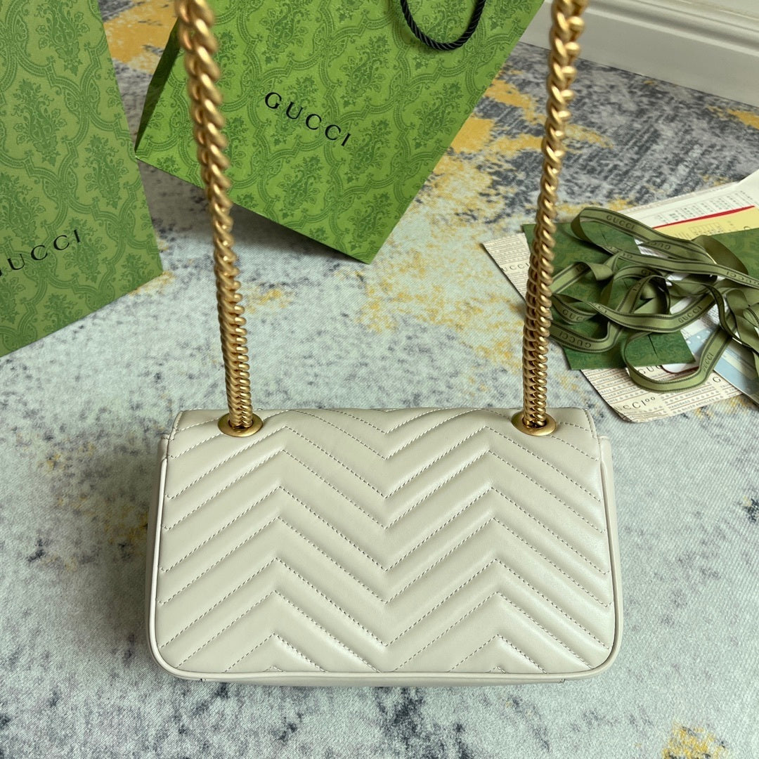 GG Marmont Medium Shoulder Bag