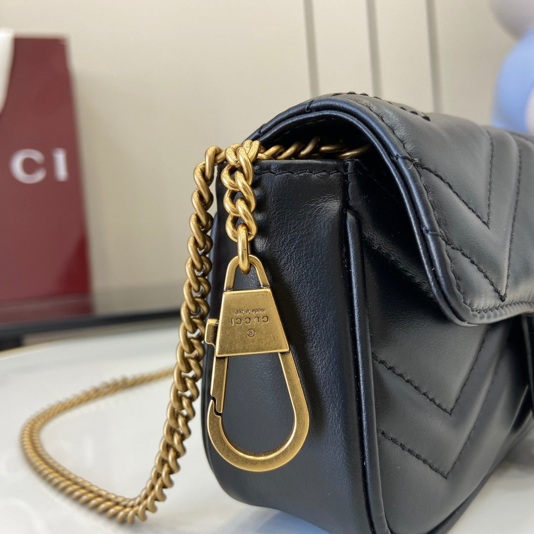 GG Marmont Small Shoulder Bag