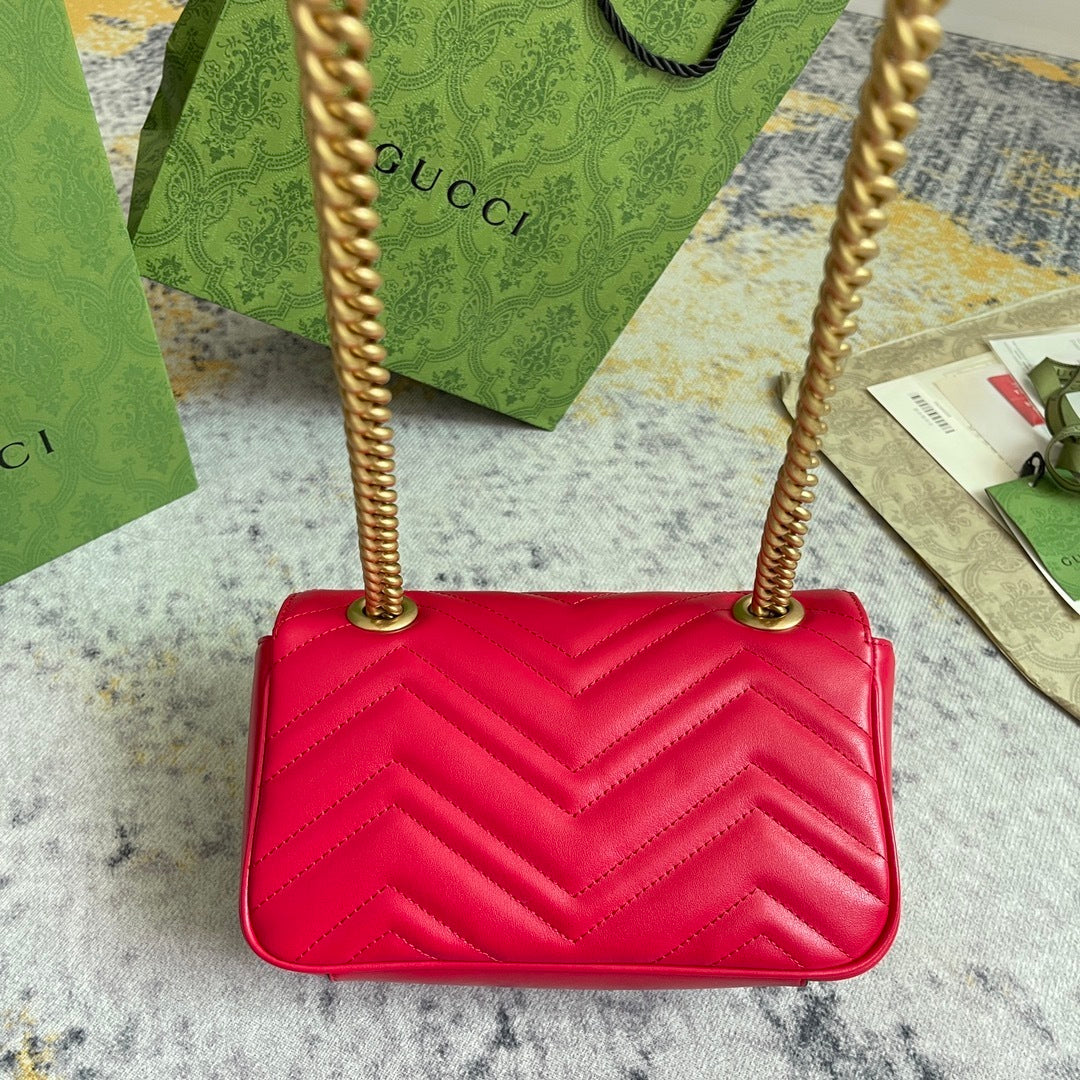 GG Marmont Medium Shoulder Bag
