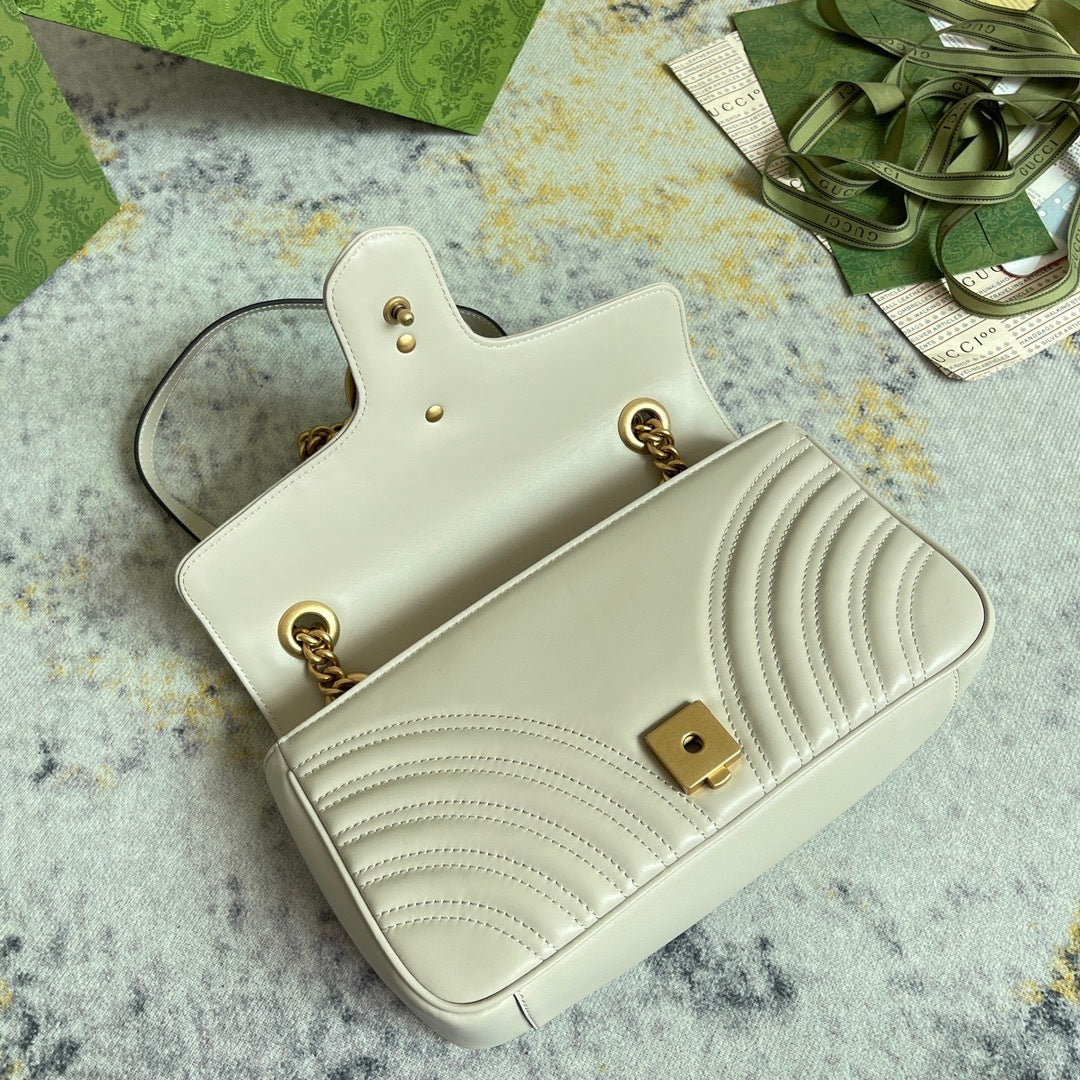 GG Marmont Medium Shoulder Bag