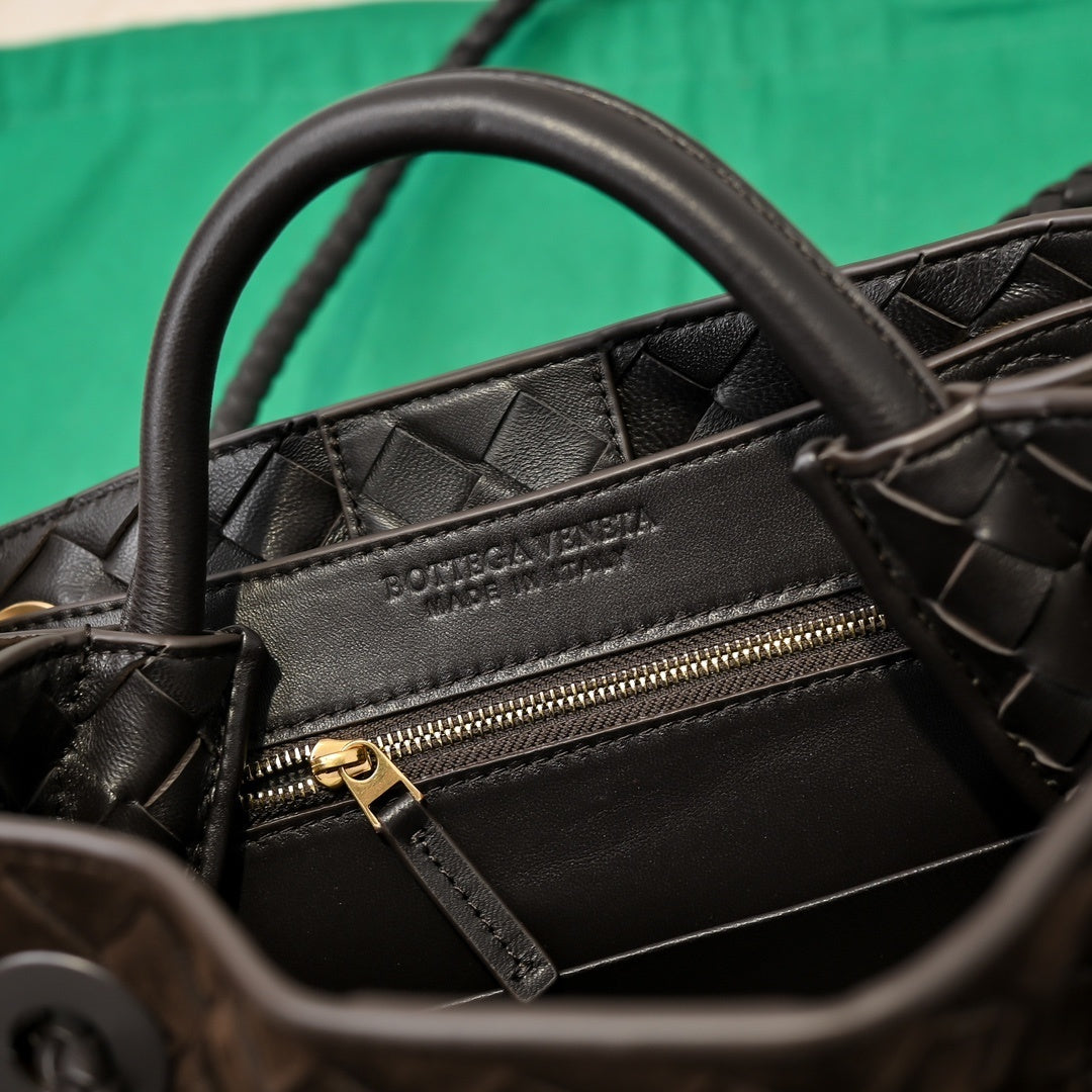 Andiamo Medium Handbag