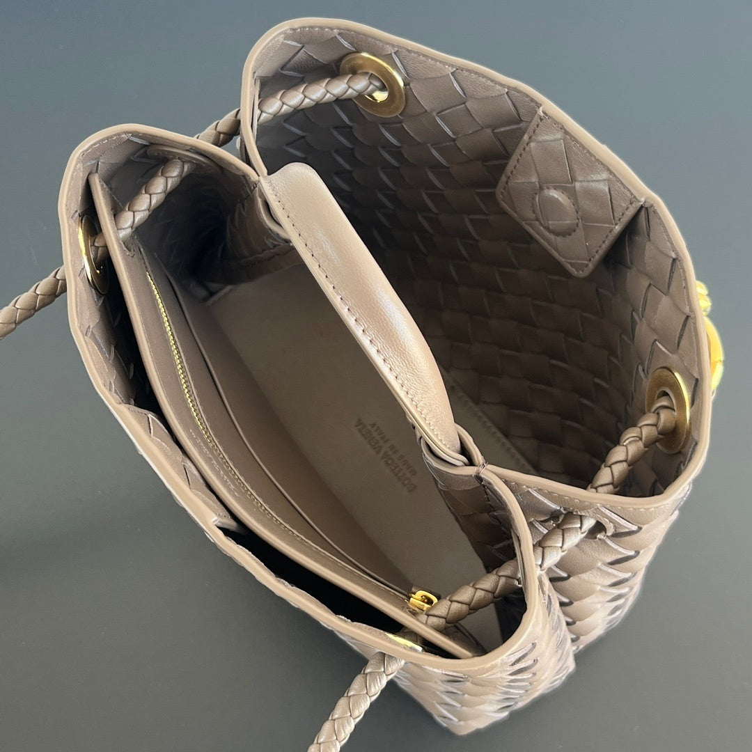 Andiamo Medium Handbag