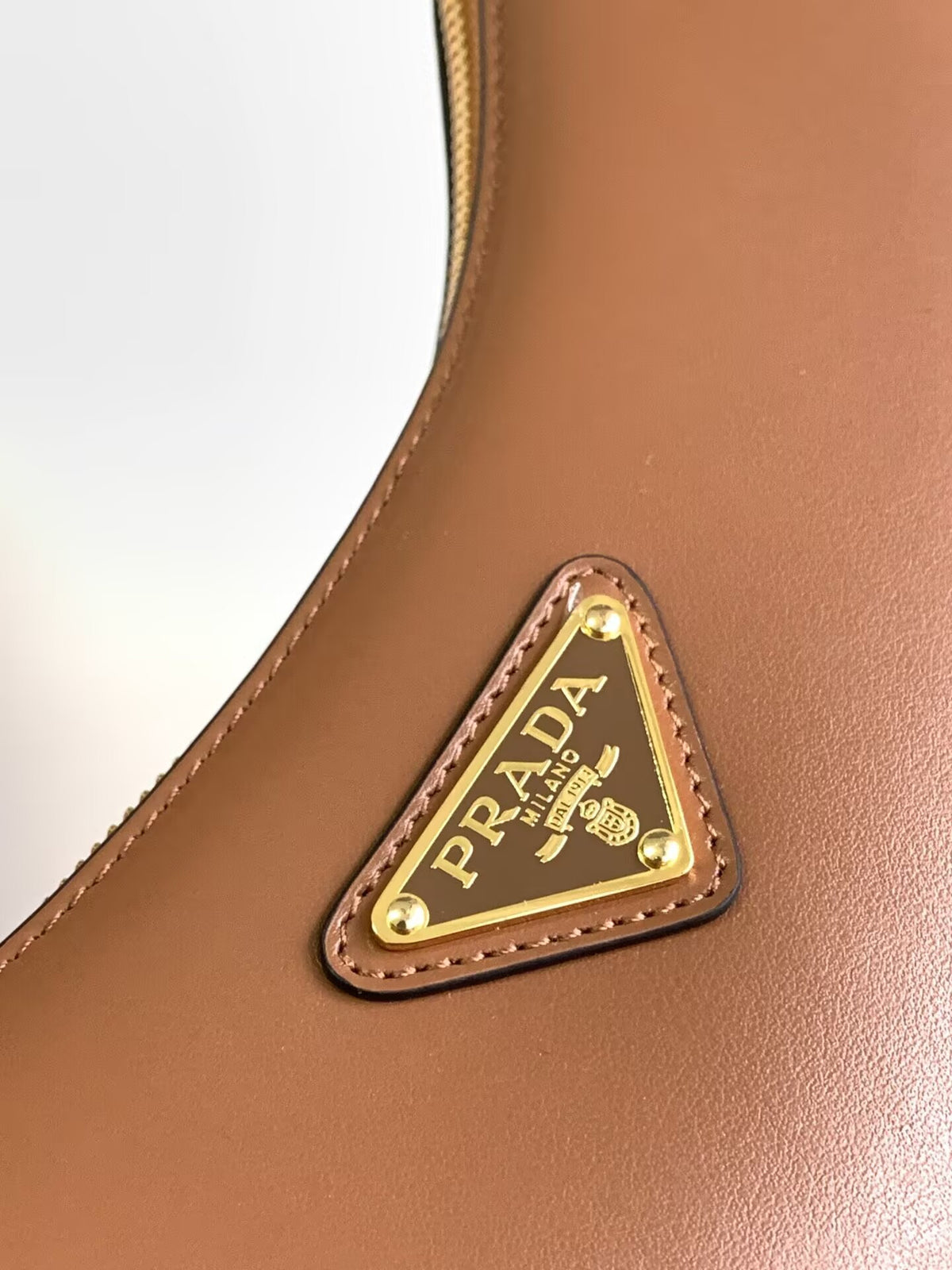 Arque Small Shoulder Bag