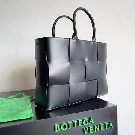 Arco Tote Medium Bag