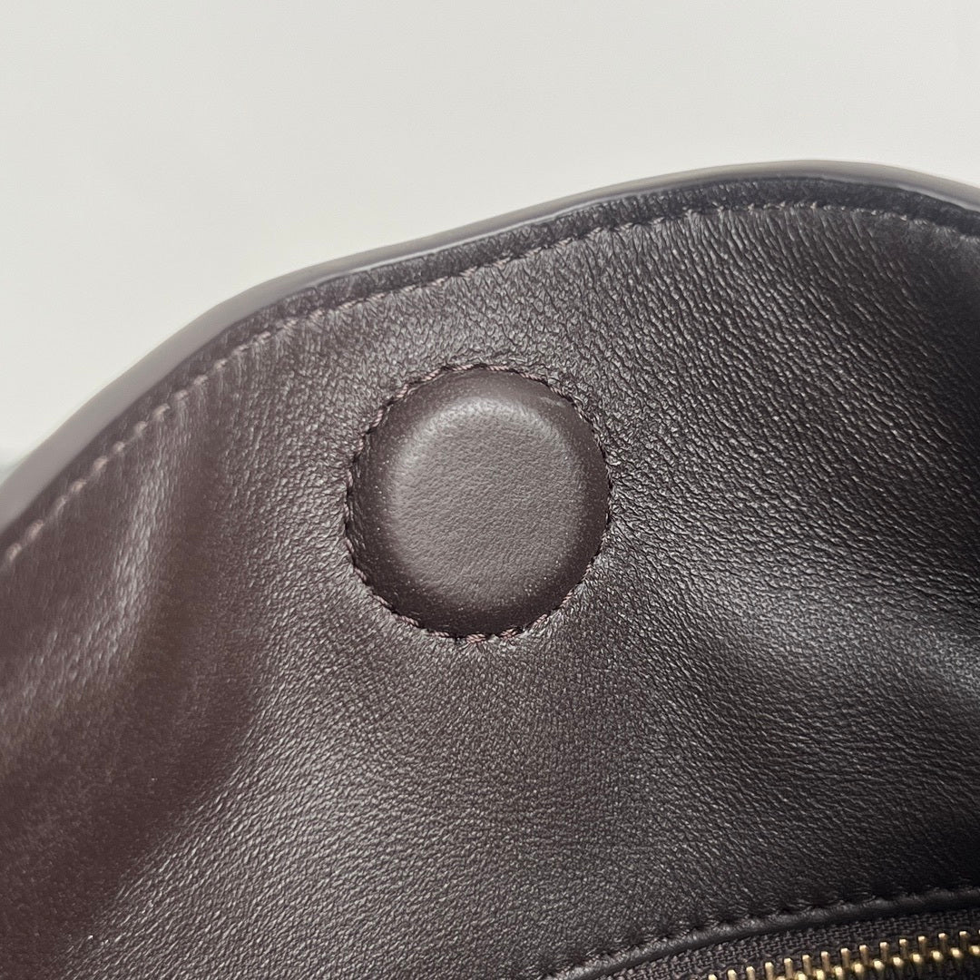 Hop Medium Shoulder Bag