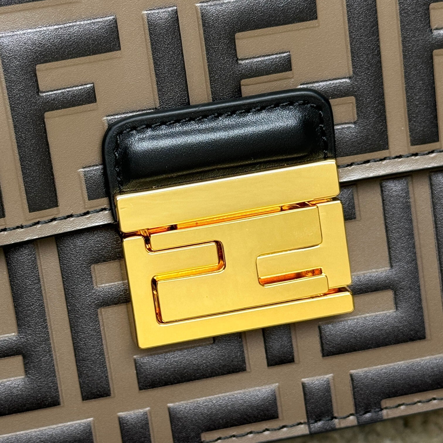 Kan I Small Shoulder Bag