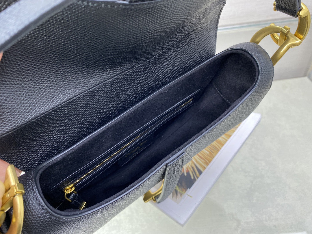 Saddle Medium Handbag