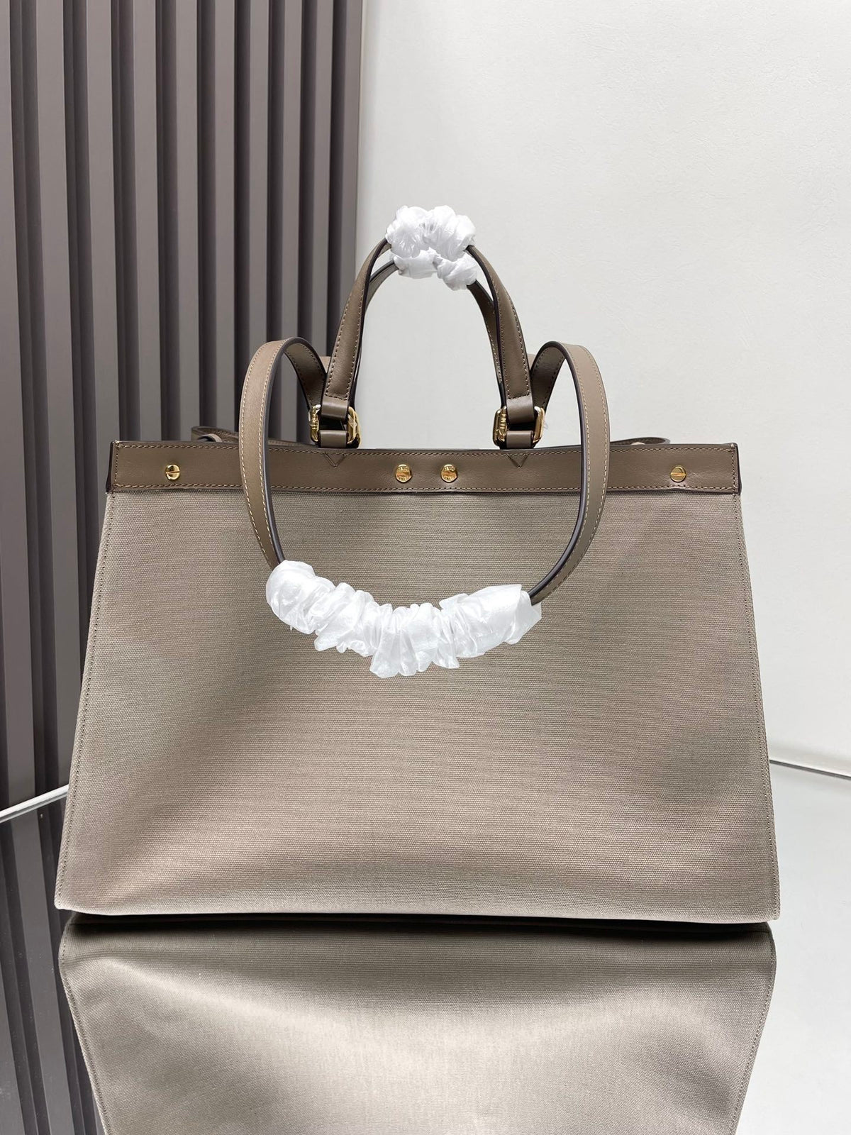 Peekaboo X-Lite Tote Bag