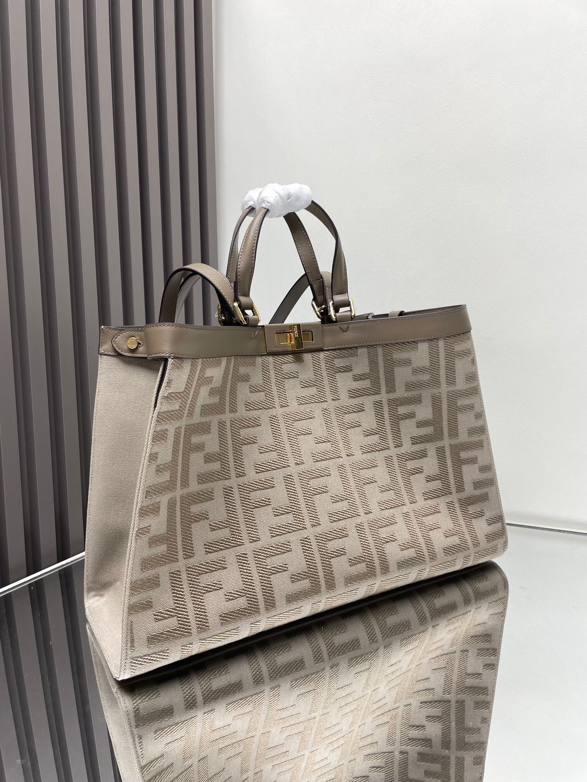 Peekaboo X-Lite Tote Bag