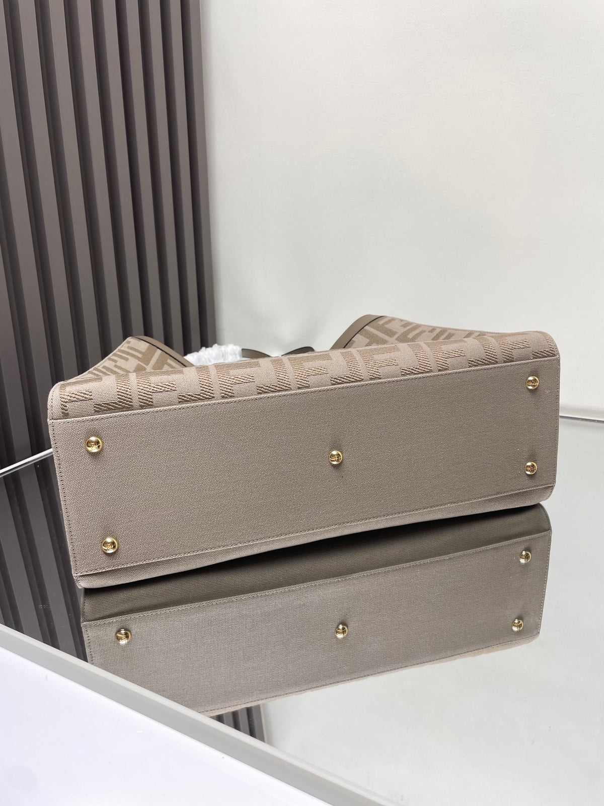 Peekaboo X-Lite Tote Bag