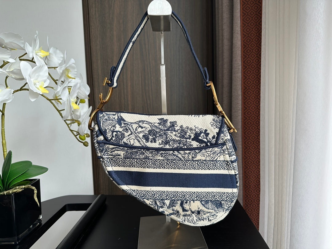 Saddle Medium Handbag