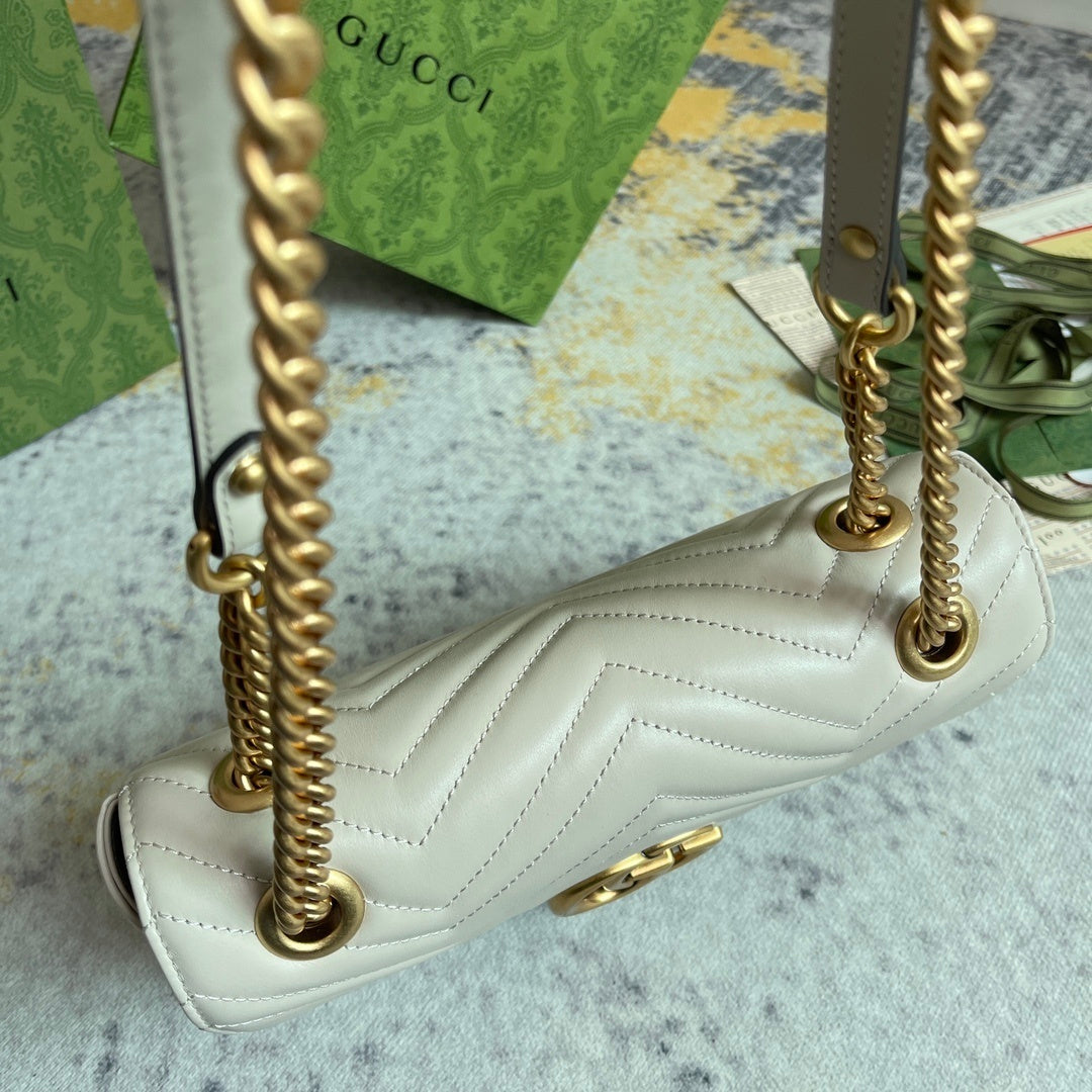 GG Marmont Medium Shoulder Bag
