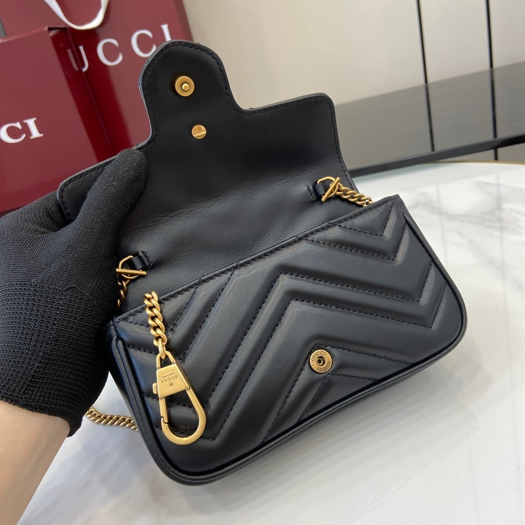 GG Marmont Small Shoulder Bag