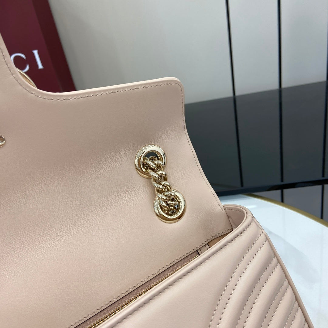 GG Marmont Medium Shoulder Bag
