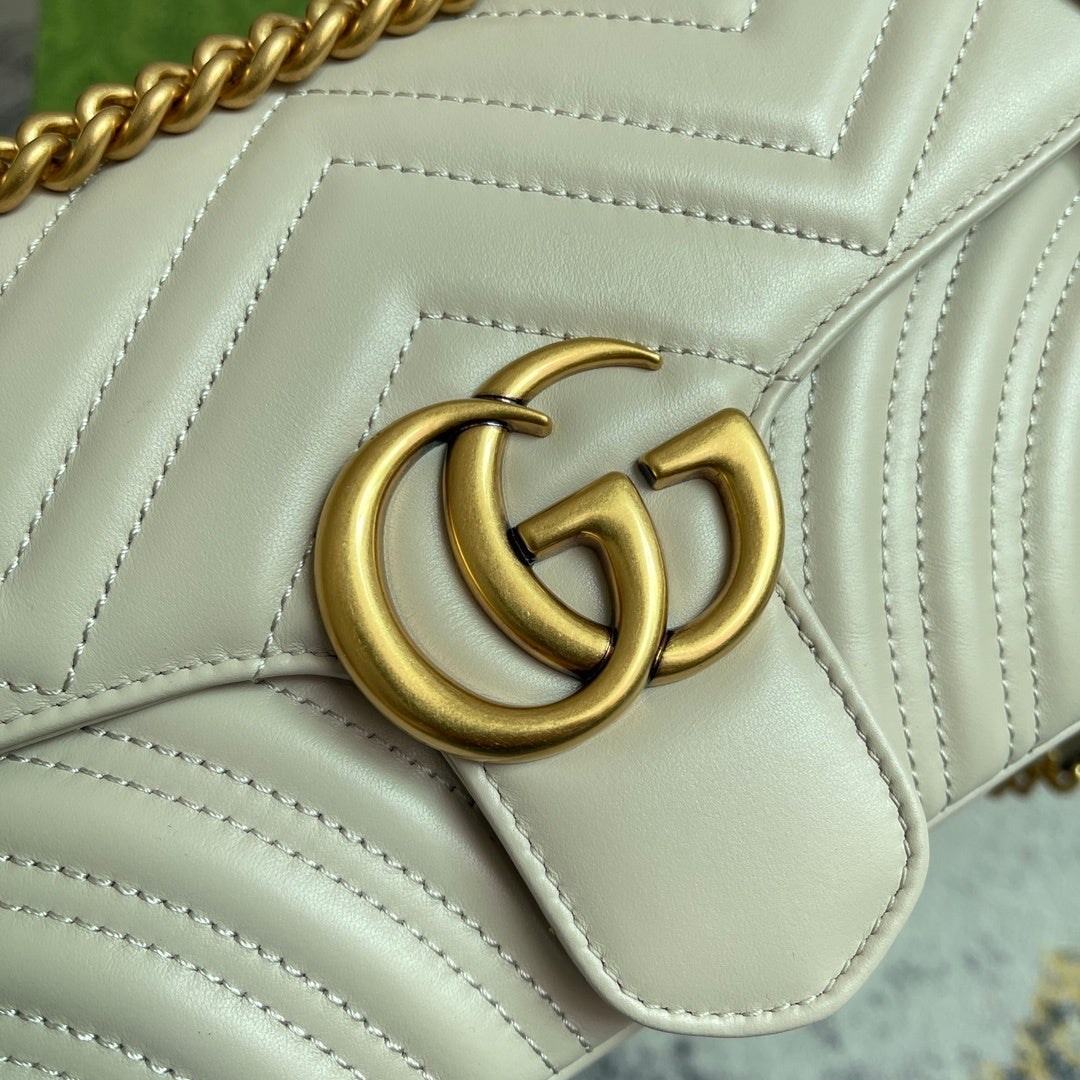 GG Marmont Medium Shoulder Bag